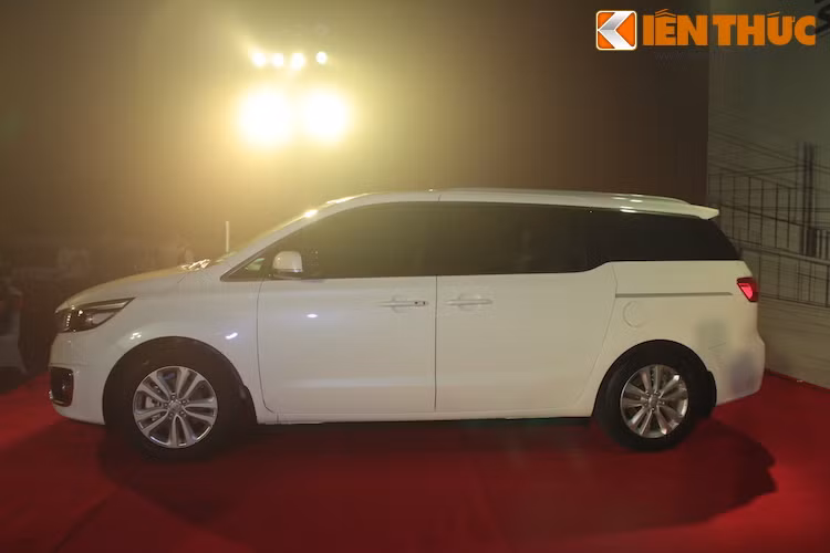 Kia ra mat minivan Grand Sedona (CKD) tai Ha Noi-Hinh-2