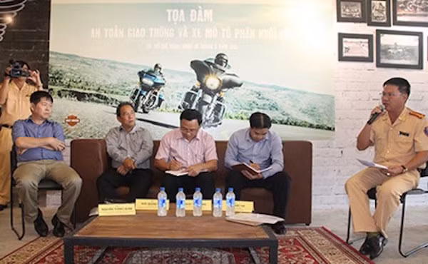 Xa hoi duong nhu dang qua “khat khe” voi moto PKL?