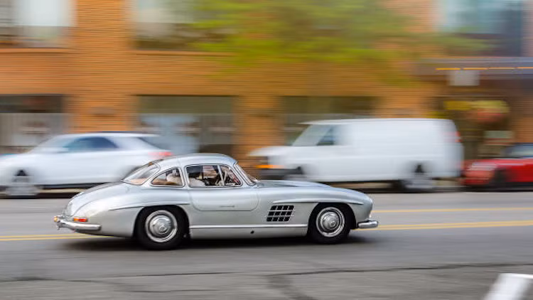 Được tổ chức lần đầu vào năm 1995 để gây quỹ cho một sân bóng đá tại Michigan, những người tổ chức ban đầu chỉ hi vọng thu hút được 25.000 người tham gia. Cuối cùng, đã có tới 250.000 người đổ về Woodward, và kể từ đó, lễ hội này đã được tổ chức thường niên.