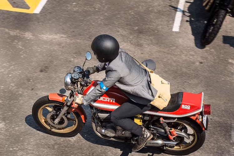 Chiếc Ducati Sport 500 đời cổ đã được biker này phục chế về nguyên bản, đem lại ấn tượng mạnh trong hành trình DGR 2015 tại Mỹ.