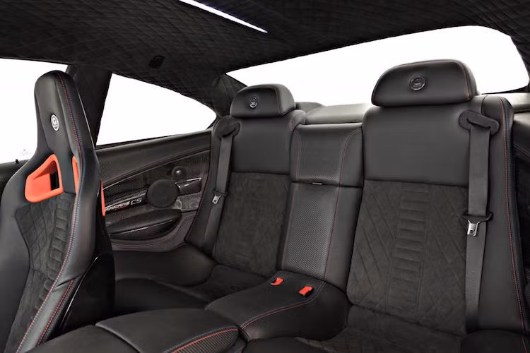 Ghế ngồi sau cũng được bọc lại một cách cẩn thận.