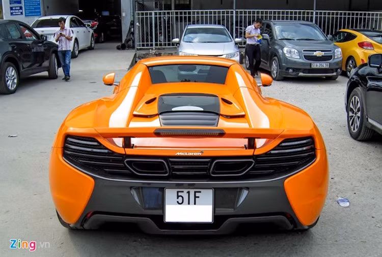 McLaren nổi tiếng với các giải pháp công nghệ cao cùng trọng lượng nhẹ, và hãng đã thể hiện rõ rệt điều đó trên 650S Spider với cấu trúc khung nguyên khối bằng sợi carbon MonoCell. Cấu trúc khung tương tự cũng được McLaren sử dụng trên cả MP4-12C trước đó và siêu xe đỉnh cao P1.