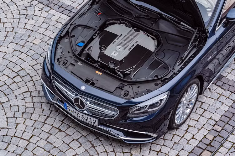 Nằm bên dưới nắp ca-pô của S65 AMG Cabriolet là khối động cơ V12 6.0l tăng áp kép, với công suất tối đa lên tới 621 mã lực và mô-men xoắn cực đại "khủng" 1000 mã lực.