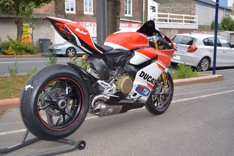 Hiện nay, trên website của Desmo Rouen, chiếc 1199 Panigale S đặc biệt này đang được treo giá 33.000 Euro (tương đương 807 triệu đồng), tuy nhiên họ có thể bán nó với giá 26.000 Euro (719 triệu đồng) dành cho người đam mê.