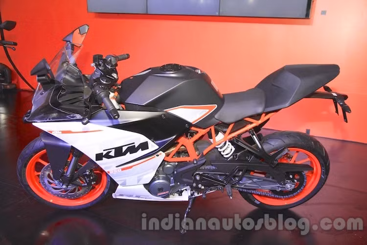 Những thay đổi duy nhất trên 2 mẫu xe này chỉ là số chỉ dung tích xi-lanh trên tem xe.