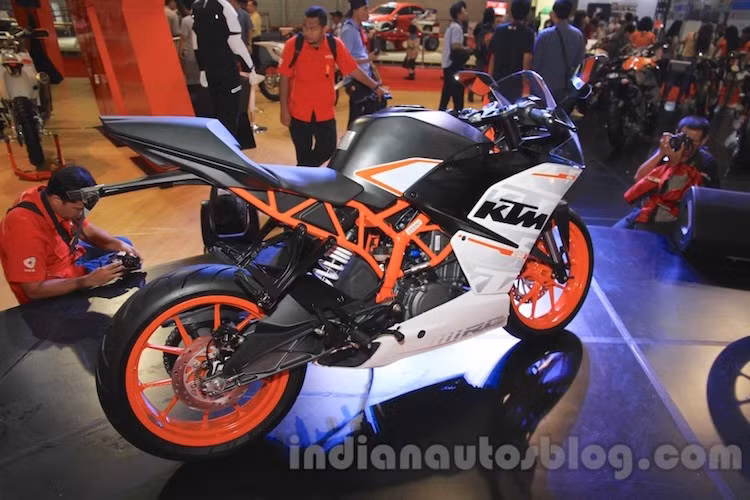 Hiện vẫn chưa rõ KTM sẽ thay thế Duke/RC 200 bằng Duke/RC 250, hay đồng thời bán song song cả hai mẫu xe này.