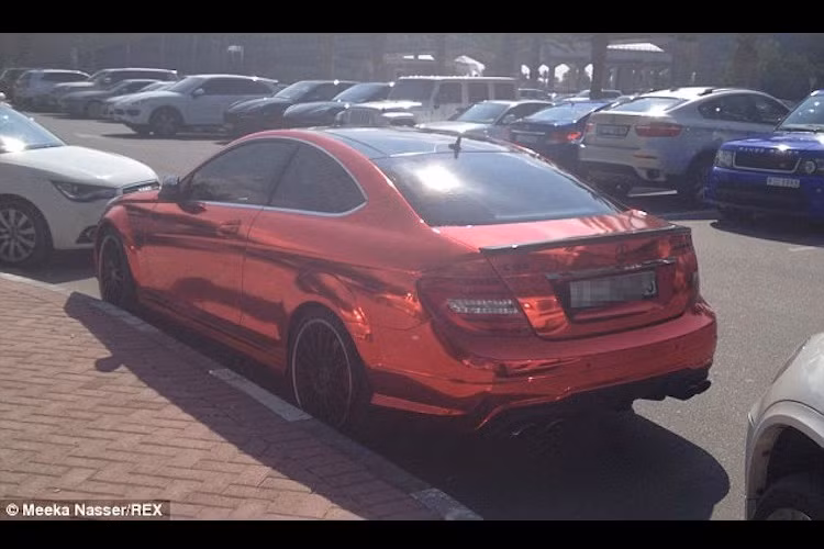 Sinh vien lai xe tien ty di hoc “chat cung” Dai hoc Dubai-Hinh-4