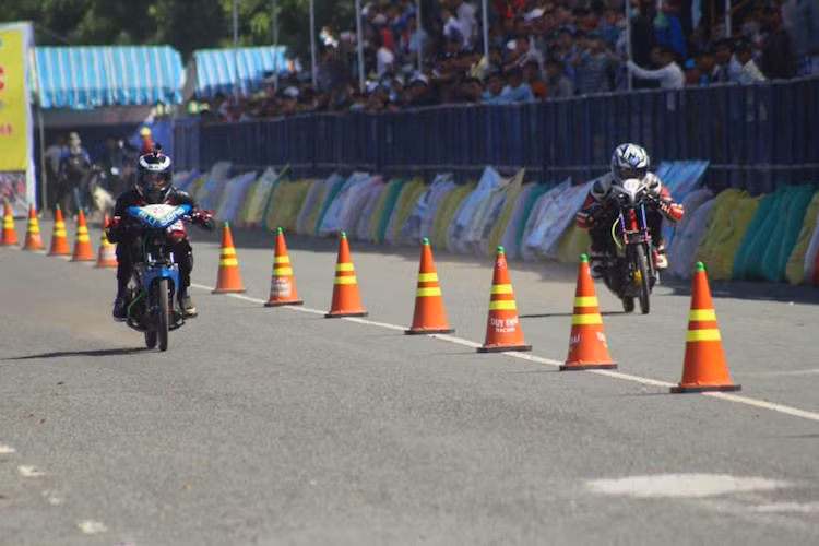 Trước ngày thi đấu chính thức, BTC cũng để các tay đua tập dượt kỹ càng.