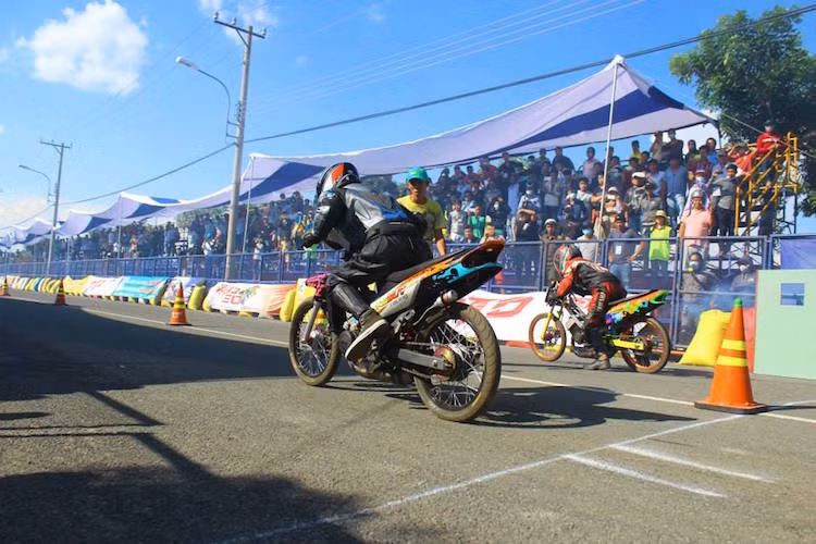 Được tổ chức tại KCN Cầu Tràm, Long An, giải đua Drag 400m diễn ra vào 2 ngày cuối tuần 16 - 17/5/2015.