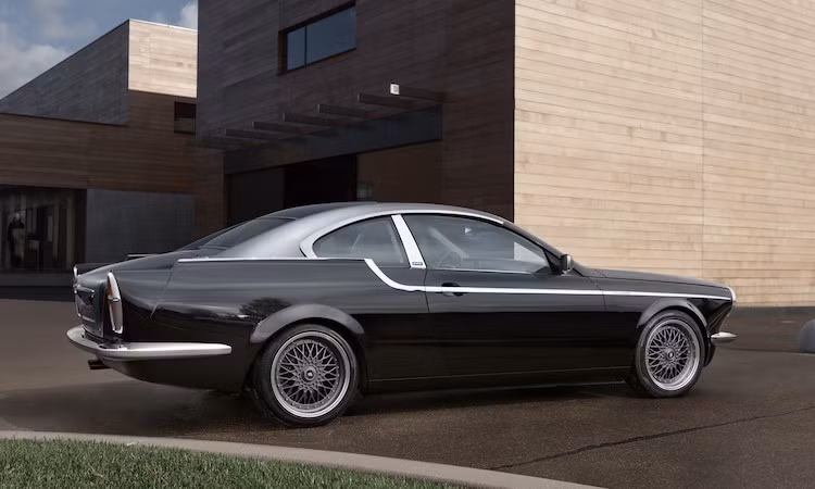 Về hệ động lực, Bilenkin cho biết họ đã lựa chọn 2 phiên bản mạnh mẽ nhất của 3 Series đời trước là 335i và M3 để độ thành Vintage, chính vì vậy chúng sẽ được trang bị động cơ 6 xi-lanh thẳng hàng 3.0l tăng áp kép 300 mã lực, hoặc V8 4.0l nạp khí tự nhiên 420 mã lực.