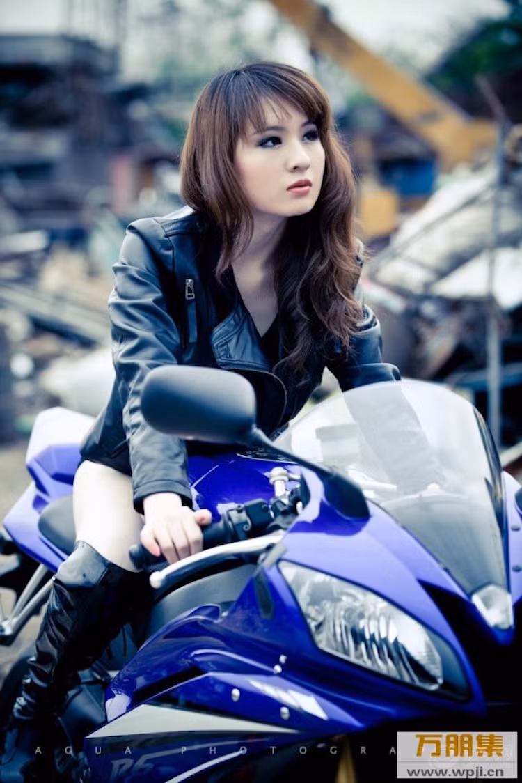 Tại Việt Nam, Yamaha R6 cũng được khá nhiều biker ưa chuộng. Người ta yêu R6 ở những đường nét thiết kế sắc sảo, ở những cú vít ga tăng tốc mạnh mẽ...