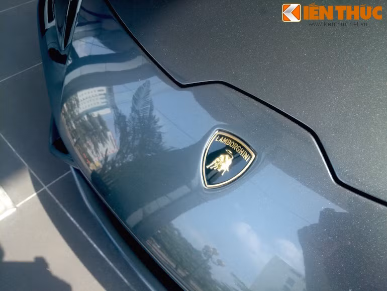Tại Việt Nam, Huracan được bán với giá chính hãng 16 tỉ đồng.