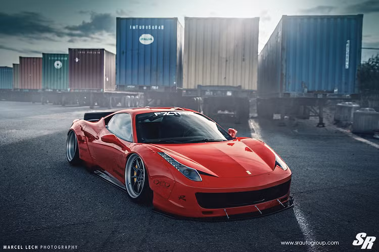 Với hàng loạt các trang bị khủng, chiếc 458 Italia đã gia nhập vào "đội quân" những mẫu xe cực độc đáo với bộ widebody Liberty Walk.