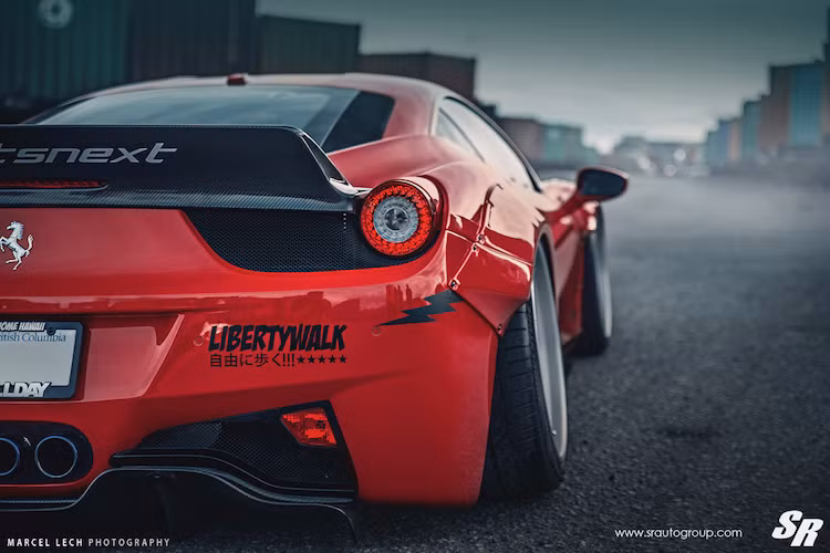 Bộ widebody này có kết cấu đơn giản, nhưng không dành cho người "xót xe" vì nó yêu cầu chủ xe phải cắt dè "zin" của 458 mới có thể lắp được.