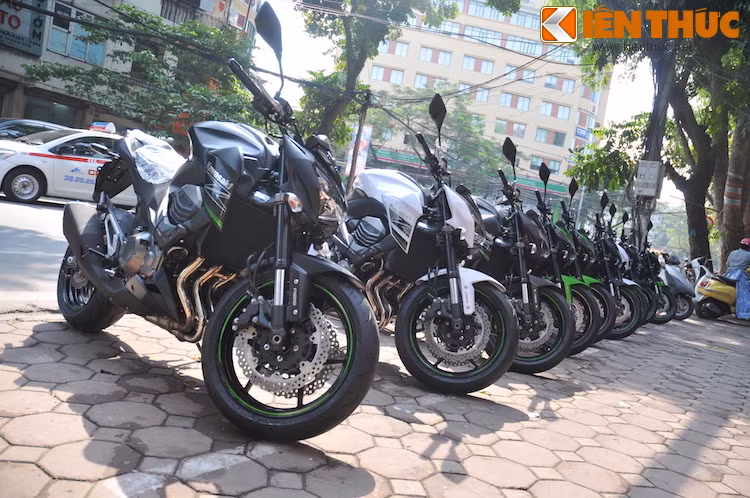 Dàn Z800 và Z1000 này đã thu hút được sự chú ý của rất nhiều người đi đường.