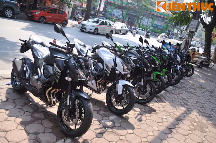 Dàn Z800 trong 3 màu đen, trắng và "xanh Kawa".