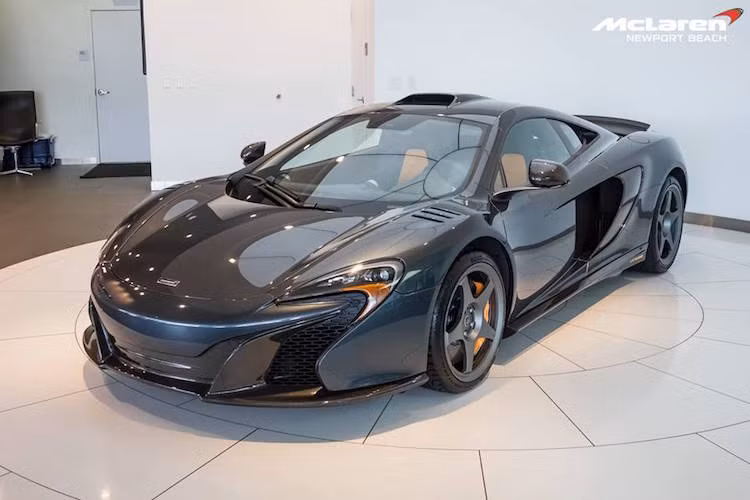 Dựa trên chiếc 650S, phiên bản Le Mans mới được phát triển bởi chi nhánh McLaren Special Operation dưới sự hợp tác của Peter Stevens - người thiết kế chiếc F1 cách đây hơn 2 chục năm.