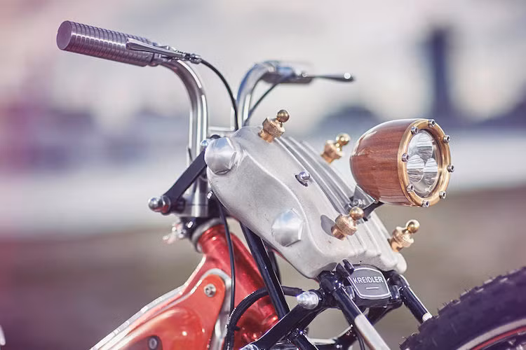 Tay lái và dàn chân của chiếc Florett đã được thay đổi hoàn toàn, sử dụng các phụ tùng độ từ tận Kuwait, trong khi nhiều bộ phận khác của xe được đặt hàng từ khắp Thế giới.