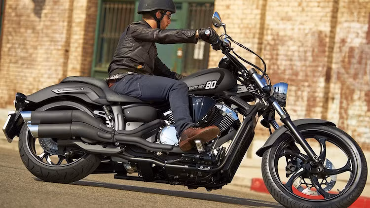 Giá của một chiếc XVS 1300 Custom là 12325 usd (tương đương 276 triệu đồng).