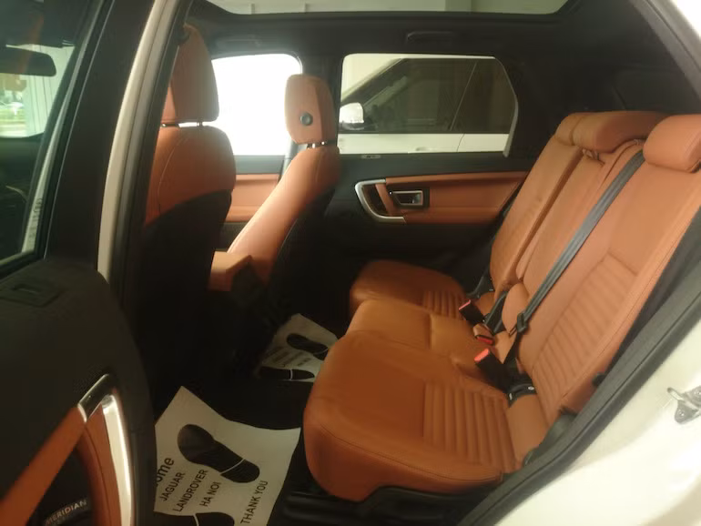 Hàng ghế sau cũng được thiết kế một cách rộng rãi.