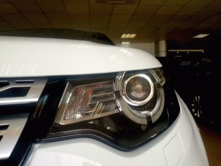 Điều này được thể hiện rõ nhất qua phần đầu xe với cách bố trí và hình dáng các chi tiết tương tự.