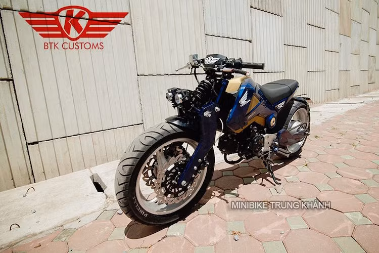 Sau khi được độ tại Hà Nội, chiếc xe minibike Honda MSX đã mang một diện mạo mới mạnh mẽ và không thể nhầm lẫn với bất kỳ chiếc xe nào trên đường.