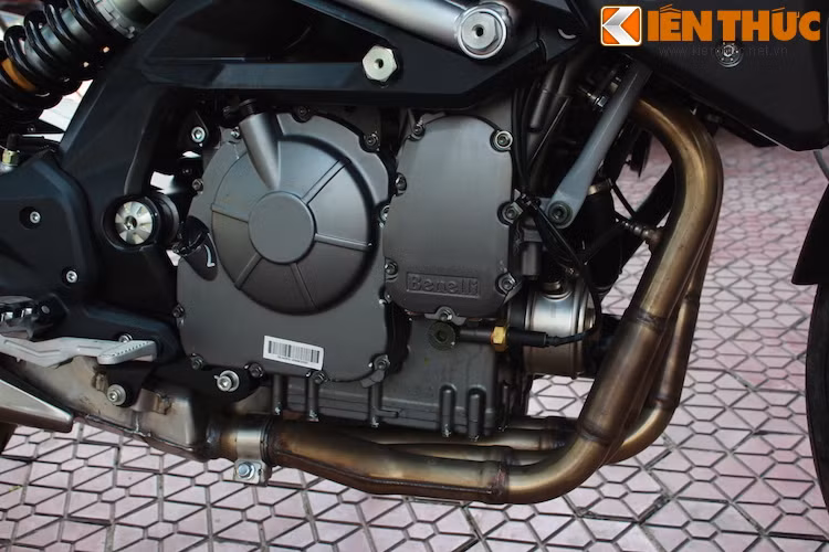 Xe sở hữu động cơ 4 xi-lanh thẳng hàng, 4 kỳ, DOHC, làm mát bằng chất lỏng, phun nhiên liệu điện tử kết hợp cùng hộp số 6 cấp.