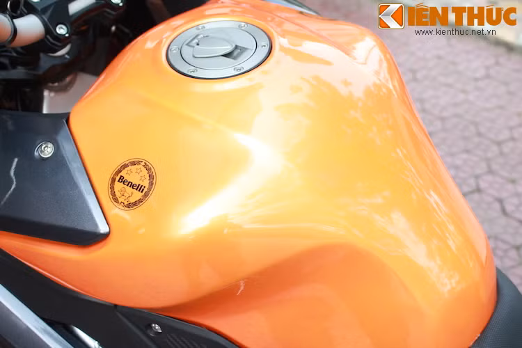 Bình nhiên liệu có dung tích 27 lít, cho phép Benelli TNT 600 GT hoàn thành những quãng đường dài.