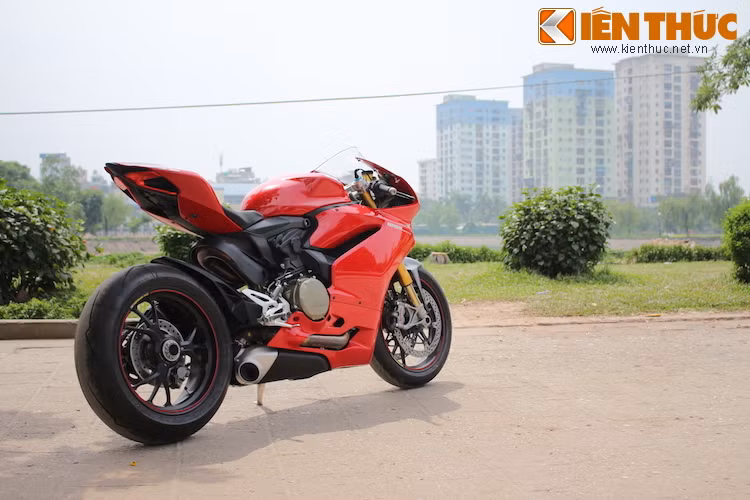 Nếu chỉ nhìn lướt qua, có vẻ như 1299 Panigale S không có điểm gì khác biệt so với 1199.