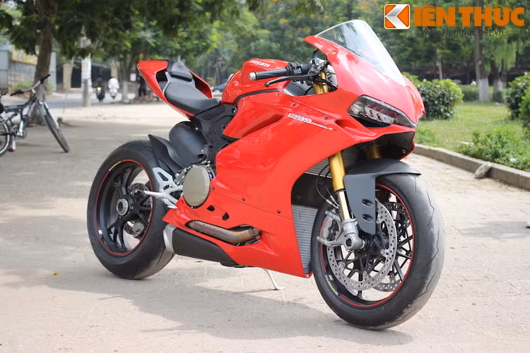 Kết hợp cùng trọng lượng chỉ 190,5 kg và các hệ thống điện tử hỗ trợ tiên tiến, 1299 Panigale S đạt khả năng vận hành vượt trội hơn nhiều so với những "người tiền nhiệm".