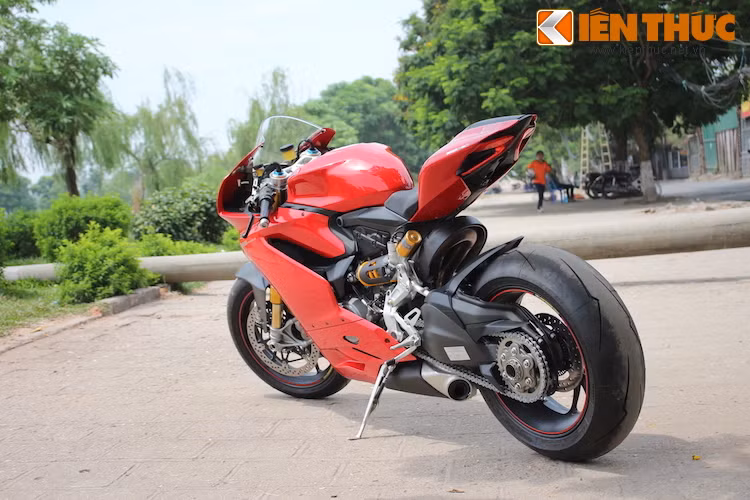 Sau khi được nhập theo đường hải quan chính ngạch về Việt Nam, giá của siêu mô-tô này đã đội lên mức 1 tỷ đồng.