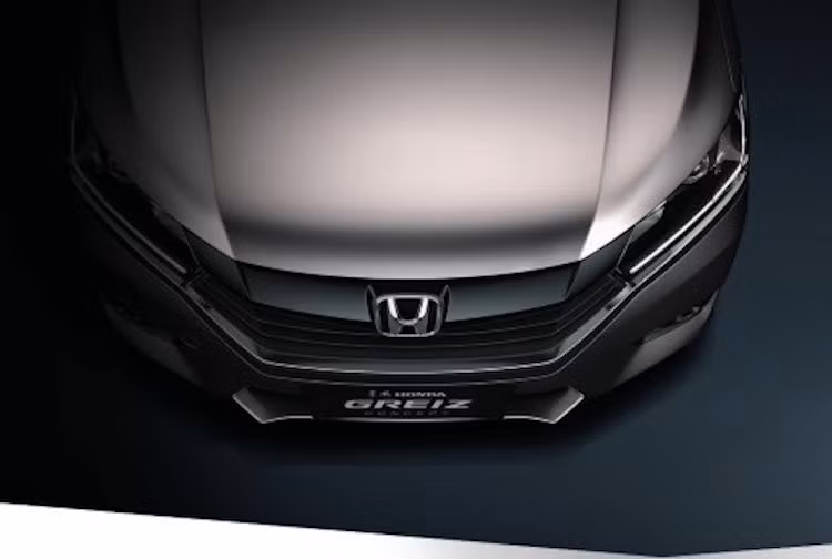 Bên dưới nắp ca-pô, Greiz được trang bị động cơ 1.5l EathDreams i-VTEC máy xăng, kết hợp với hộp số tự động vô cấp CVT với tuỳ chọn cần chuyển số trên vô-lăng. Theo nhiều nguồn tin, động cơ này tạo ra công suất tối đa 131 mã lực.