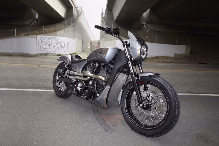 Tiếp nối chiếc Victory Ignition được tạo ra bởi tay độ xe Urs Erbacher, Victory cũng đã phối hợp cùng một tên tuổi khác trong làng độ xe châu Âu đó là Zach Ness để tạo ra kiểu dáng cho mẫu Victory cruiser Combustion.