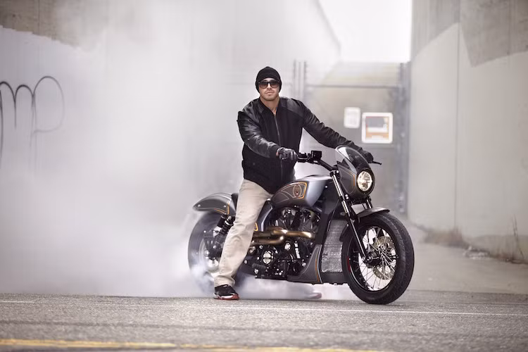 Chuẩn bị được trưng bày tại triển lãm New York City IMS, Victory cũng sẽ có thể sản xuất hàng loạt Combustion trong tương lai gần.