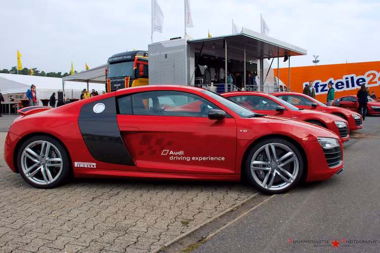 Trải nghiệm siêu xe R8 là một trong những nét đặc trưng của chương trình Driving Experience, đã từng được Audi tổ chức ở nhiều nước trên Thế giới trong những năm qua.