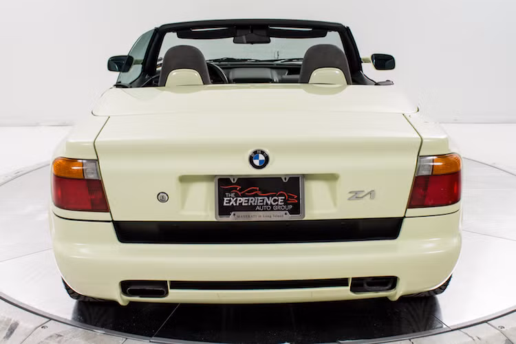 Đây là một mức giá khá tốt cho một chiếc xe nguyên bản, do hiện Z1 đang có giá dao động từ 40-45.000 USD tại Mỹ.