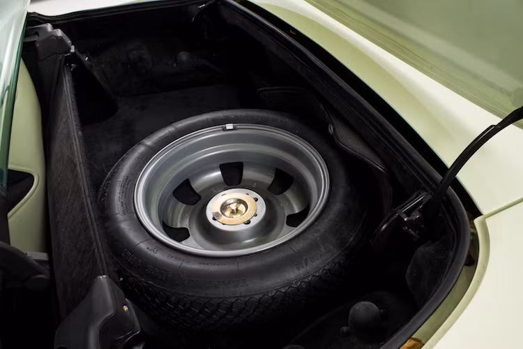 Trong suốt 25 năm, chiếc xe được bảo dưỡng định kỳ và luôn được sửa chữa bởi các đại lý uỷ quyền của BMW.