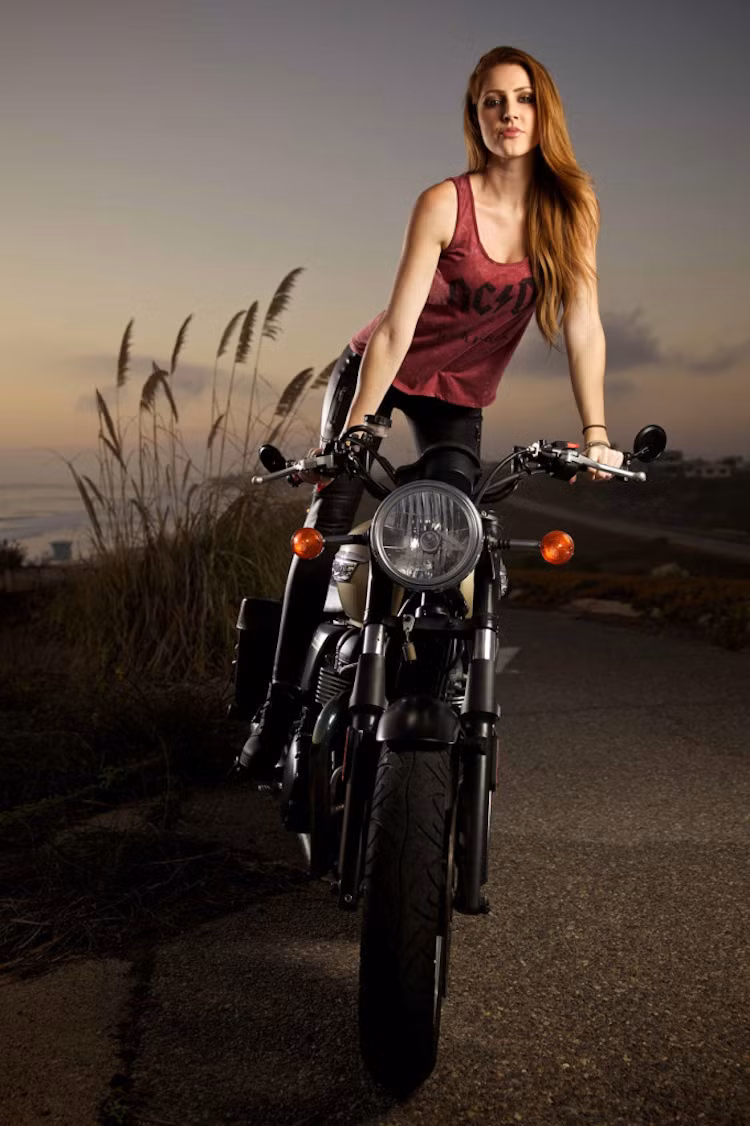 Mặc dù vẫn còn là một "tay lái non", nhưng Chelsea đã có nhiều kế hoạch đi "phượt" cùng chiếc Triumph Bonneville của mình trong tương lai gần.