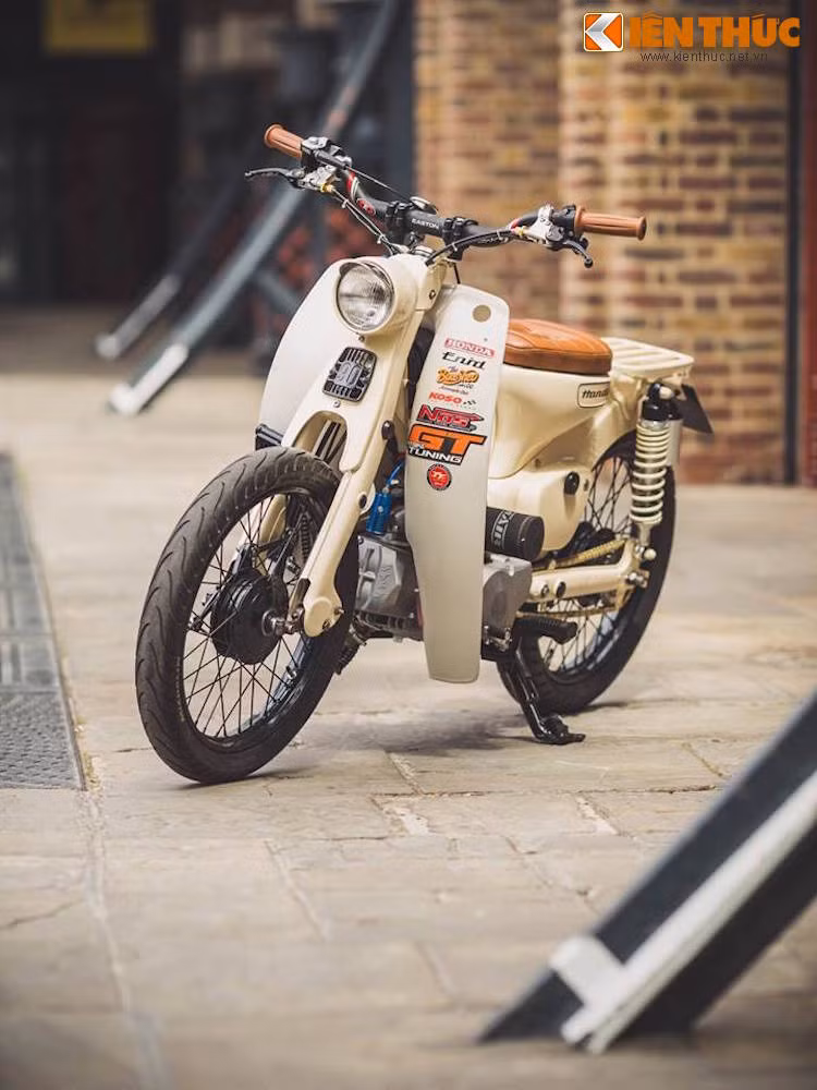 Sau hàng loạt nỗ lực, Pip đã có thể khiến Enid tiếp tục vận hành với "trái tim" cũ, và cùng chiếc xe tới tham gia The Bike Shed.