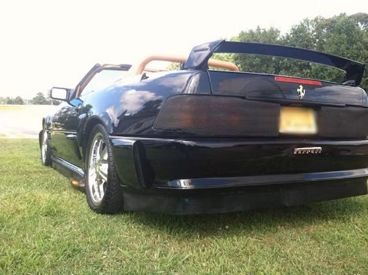 Hiện tại, chiếc xe này đang được chủ xe rao bán trên trang Craiglist với giá 10.000 USD (tương đương 224 triệu đồng). Đây là một mức giá quá cao cho một chiếc Mercedes SL đời 1990 tại Mỹ, chưa kể chiếc xe này đã hoàn toàn bị "huỷ hoại" bởi những món đồ "độ" cực xấu.