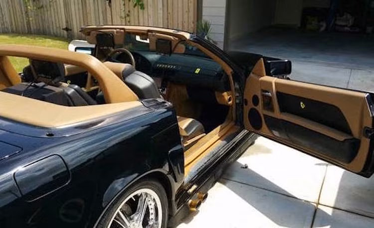 Chi tiết đáng giá nhất trong nội thất của xe có lẽ chỉ là bộ dàn âm thanh thương hiệu Kenwood.