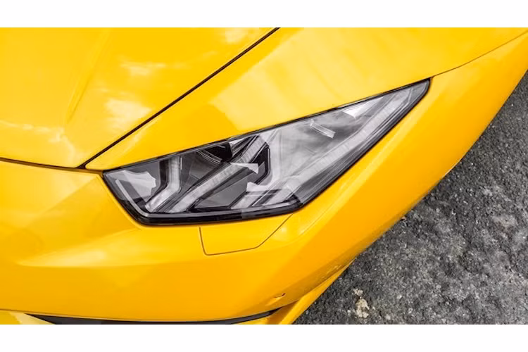 Chỉ vừa được ra mắt vào năm ngoái, Huracan là "hậu duệ" của siêu xe Gallardo đã từng đem lại rất nhiều thành công cho Lamborghini trong nhiều năm qua.