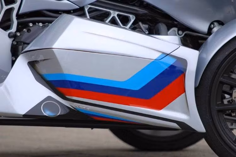 Ở phía 2 bên thân xe, GG còn có thể bố trí thêm các hộc đựng đồ khác.