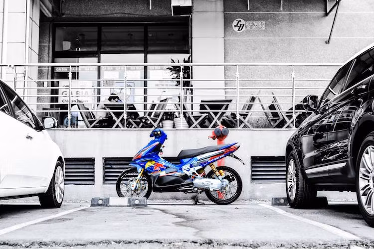 Những món phụ kiện đã khiến chiếc Airblade Thái trở nên độc đáo và hấp dẫn hơn. (Ảnh: Lorenzo Dam)