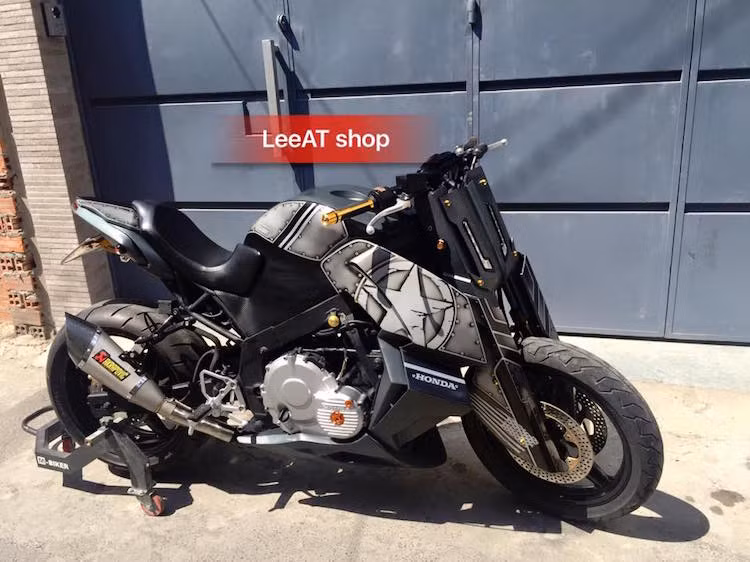 Tuy nhiên dưới bàn tay của những người thợ Việt, chiếc xe đã "lột xác" trở thành một mẫu streetfighter đầy góc cạnh và cá tính.