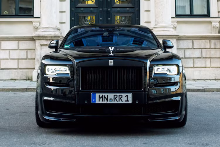 Với bản độ Rolls-Royce Ghost mới nhất, Spofec đã trang bị cho chiếc xe bộ bodykit thể thao nhưng vẫn không làm phá dáng sang trọng của xe.