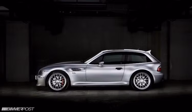 Trong khi đó, Z3 M Coupe lại được coi là một trong những chiếc xe gây tranh cãi nhất của BMW, đặc biệt là ở kiểu dáng giống giày của một chú hề.