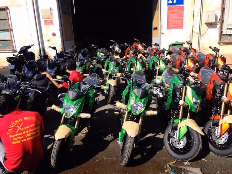 Về động cơ, Z125 đã có bước đột phá so với chiếc KSR110 về dung tích, được tăng từ 110 lên 125 cc. Mặc dù vậy, động cơ của xe vẫn có dạng 1 xi-lanh SOHC 2 van, làm mát bằng gió. Công suất của khối động cơ mới này là 9,5 PS. Xe được trang bị hộp số 4 cấp dạng số móc.