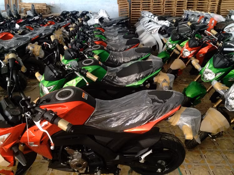 Hiện tại, đơn vị nhập khẩu lô Kawasaki Z125 này tại Việt Nam vẫn chưa công bố giá bán cho mẫu xe côn tay cỡ nhỏ này.