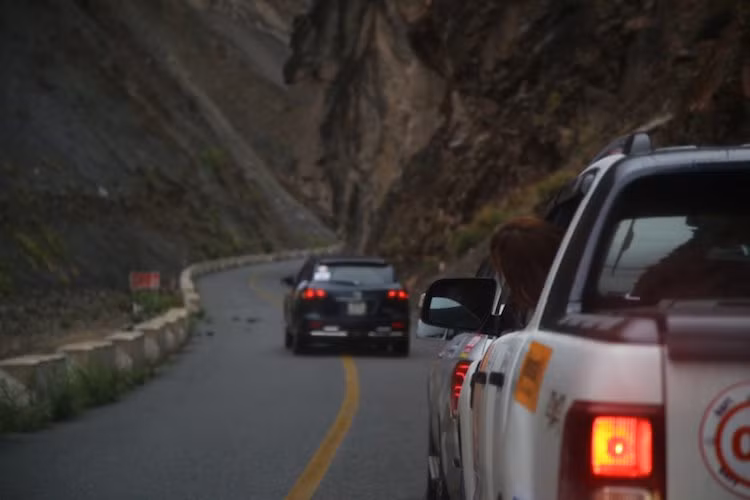 Đây là chuyến caravan đầy độc đáo, mang đậm dấu ấn kỷ lục… khi các thành viên tham gia phải cầm lái hơn 15.000km qua những địa danh nổi tiếng để chinh phục cung đường được xem là đẹp như mơ, cung đường cao nhất thế giới… để lên Everest Base Camp ở độ cao 5.365m.